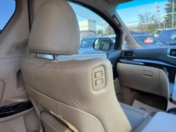 Toyota Alphard Toyota Alphard HYBRID 2.4L AUTO CRUISE 7 SEATS