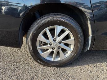 Toyota Alphard Toyota Alphard HYBRID 2.4L AUTO CRUISE 7 SEATS