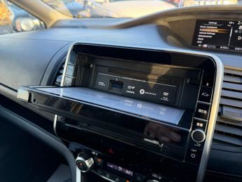 Nissan Serena Nissan Serena HYBRID HIGHWAY STAR PROPILOT EDITION