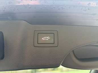 Hyundai Santa Fe 2.2 CRDi Blue Drive Premium SE SUV 5dr Diesel Auto 4WD Euro 6 (s
