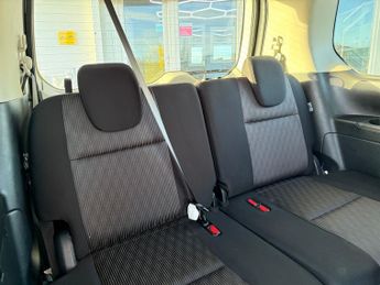 Nissan Serena  Nissan Serena Hybrid 1.2 Auto Pilot 360
