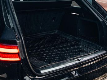 Audi A4 Avant 2.0 TDI ultra S line Estate 5dr Diesel S Tronic Euro 6 (s/s) (19