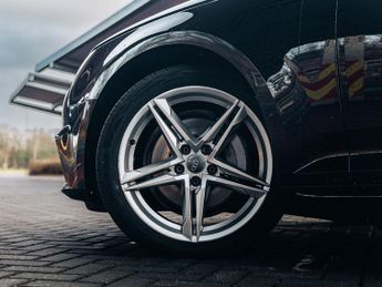 Audi A4 Avant 2.0 TDI ultra S line Estate 5dr Diesel S Tronic Euro 6 (s/s) (19