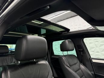 Volkswagen Touareg 3.0 TDI V6 BlueMotion Tech R-Line Tiptronic 4WD Euro 5 (s/s) 5dr