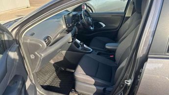 Toyota Yaris 1.5 Hybrid Design 5dr CVT
