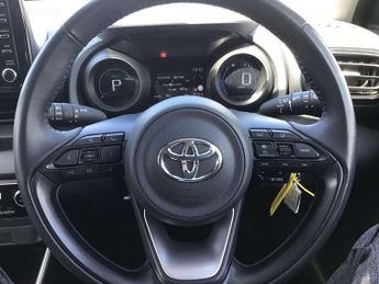 Toyota Yaris 1.5 Hybrid Design 5dr CVT