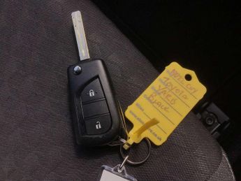 Toyota Yaris 1.5 Hybrid Design 5dr CVT