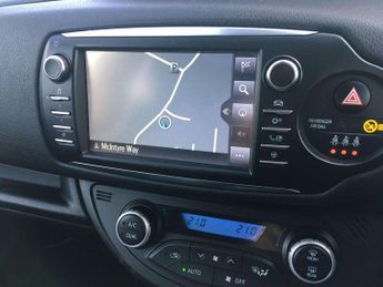 Toyota Yaris 1.5 Hybrid Y20 5dr CVT [Bi-tone]