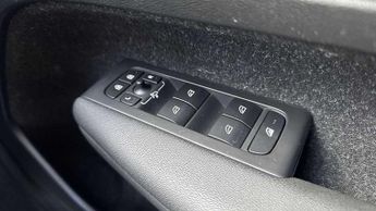 Volvo XC40 2.0 T4 R DESIGN 5dr Geartronic