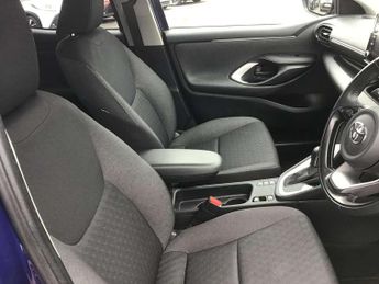 Toyota Yaris 1.5 Hybrid Design 5dr CVT