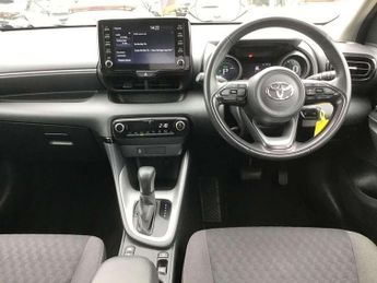 Toyota Yaris 1.5 Hybrid Design 5dr CVT
