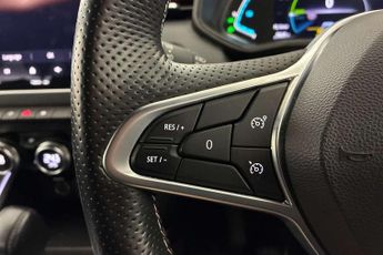 Renault Clio 1.6 E-TECH Hybrid 140 RS Line 5dr Auto