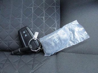 Toyota C-HR 1.8 Hybrid Design 5dr CVT