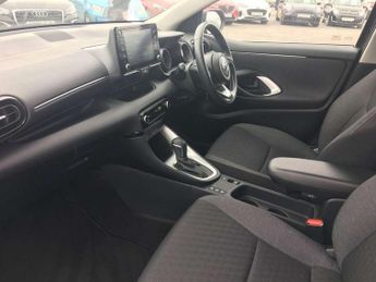 Toyota Yaris 1.5 Hybrid Design 5dr CVT