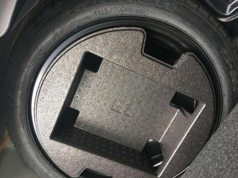 Toyota Yaris 1.5 Hybrid Design 5dr CVT