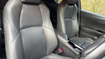Toyota C-HR 1.8 Hybrid Dynamic 5dr CVT