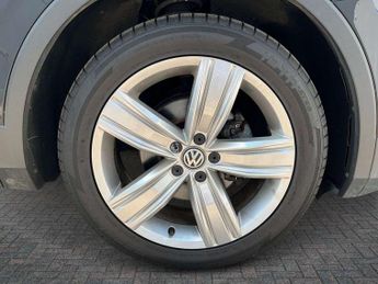 Volkswagen Tiguan 2.0 TSi 230 4Motion SEL 5dr DSG
