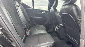 Volvo XC40 2.0 T4 Momentum 5dr AWD Geartronic