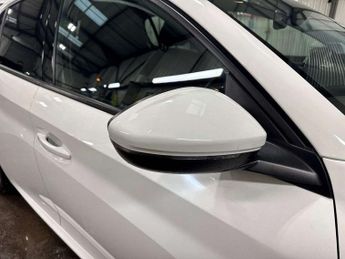 Peugeot 208 1.2 PureTech 100 Allure Premium 5dr EAT8