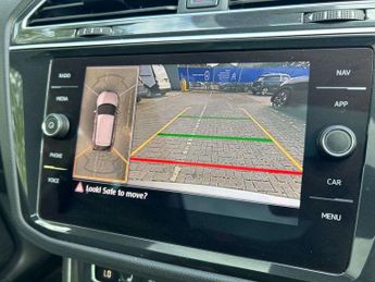 Volkswagen Tiguan 2.0 TDi 150 4Motion R-Line Tech 5dr DSG