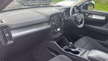 Volvo XC40 2.0 B4P Momentum 5dr Auto