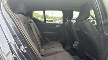Volvo XC40 2.0 B4P Momentum 5dr Auto