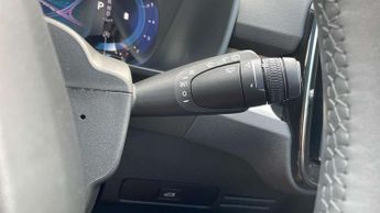 Volvo XC40 2.0 B3P Core 5dr Auto