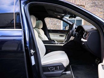 Bentley Bentayga 4.0 V8 Azure 5dr Auto