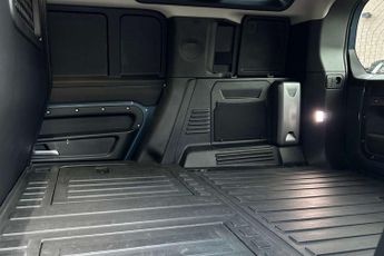 Land Rover Defender 3.0 D250 Hard Top SE Auto [3 Seat]