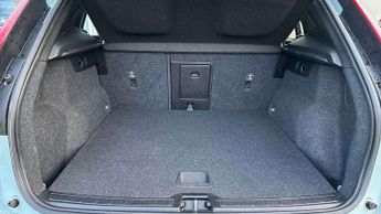 Volvo XC40 2.0 T4 Momentum Pro 5dr AWD Geartronic