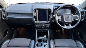 Volvo XC40 2.0 T4 Momentum Pro 5dr AWD Geartronic