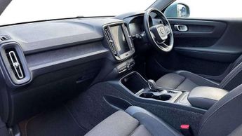 Volvo XC40 2.0 T4 Momentum Pro 5dr AWD Geartronic