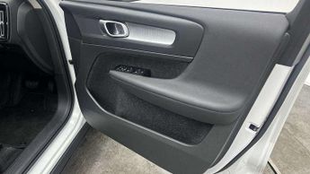 Volvo XC40 1.5 T3 [163] Momentum 5dr Geartronic