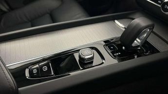 Volvo XC60 2.0 B5P Plus Dark 5dr AWD Geartronic