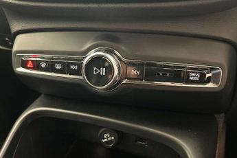 Volvo XC40 2.0 T4 R DESIGN 5dr Geartronic