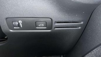 Volvo XC40 2.0 B4P R DESIGN 5dr AWD Auto