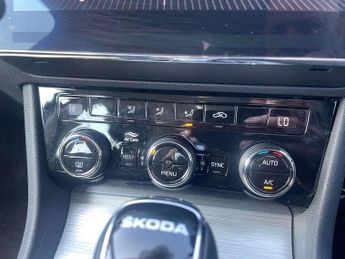 Skoda Superb Estate 2.0 TDI CR SE 5dr DSG