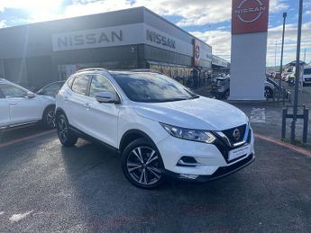 Nissan Qashqai 1.3 DiG-T N-Connecta 5dr [Glass Roof Pack]