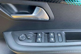 Peugeot 208 1.2 PureTech 100 Allure Premium + 5dr