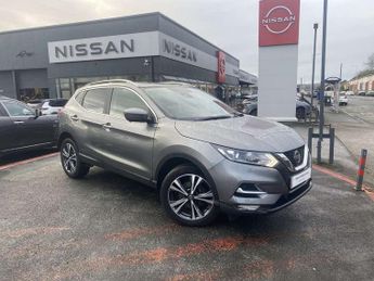 Nissan Qashqai 1.3 DiG-T N-Connecta 5dr [Glass Roof Pack]