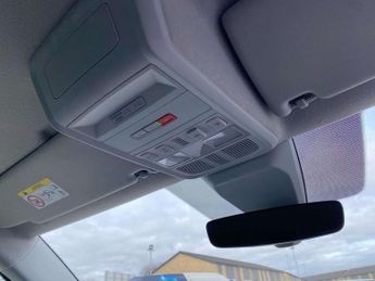 Volkswagen Transporter 2.0 BiTDI 204 Highline Kombi Van 4MOTION DSG