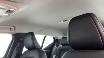 Volvo XC40 2.0 B4P Inscription 5dr Auto