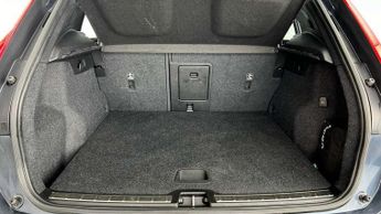 Volvo XC40 2.0 B4P Inscription 5dr Auto