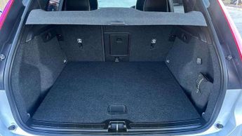 Volvo XC40 2.0 B4P R DESIGN Pro 5dr Auto