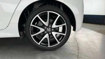 Toyota Yaris 1.5 Hybrid Dynamic 5dr CVT