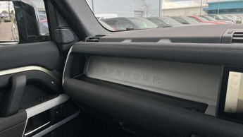 Land Rover Defender 3.0 D250 Hard Top SE Auto