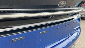 Toyota Prius Plug-In 2.0 PHEV Excel 5dr CVT