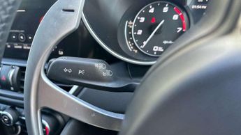Alfa Romeo Giulia 2.0 TB 280 Veloce [Performance brake] 4dr Auto