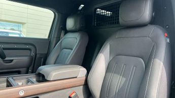 Land Rover Defender 3.0 D300 Hard Top X Auto