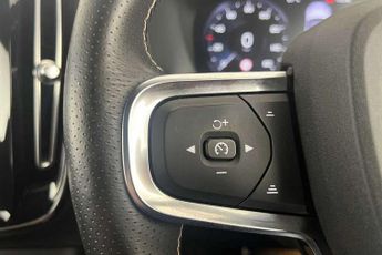Volvo XC40 2.0 B5P R DESIGN Pro 5dr AWD Auto